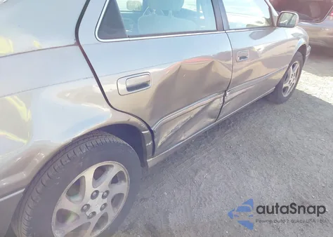 1997 Toyota Camry Xle V6 z USA, uszkodzony, nr VIN 4T1BF22K4VU001925